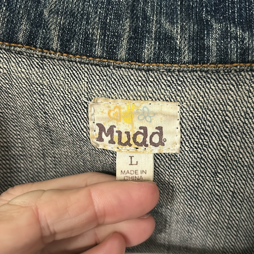 Women’s darker wash jean jacket - Picture 3 of 7